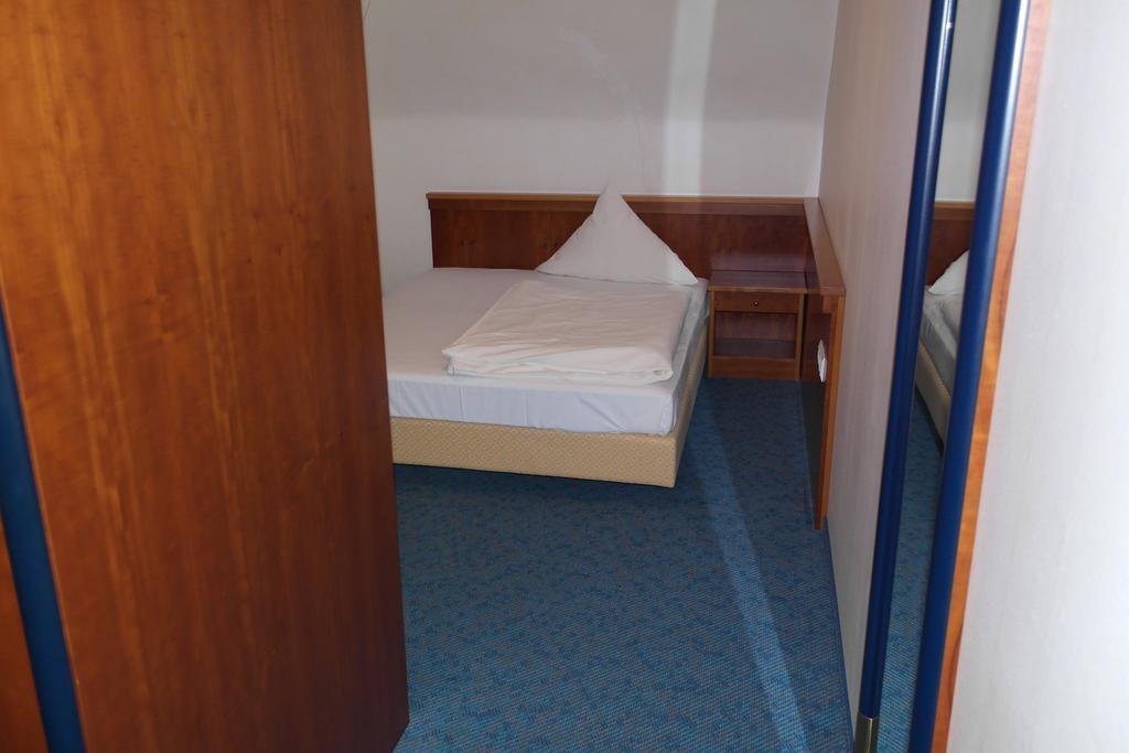 Hotel Jahnhaus Langenfeld  Habitación foto