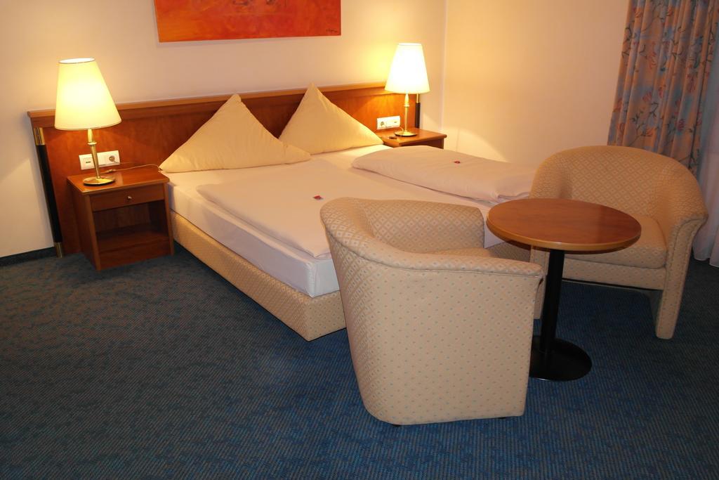 Hotel Jahnhaus Langenfeld  Habitación foto